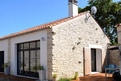 Image de Ancien chai entièrement rénové sur jardin clos, calme à 800 m de la mer
