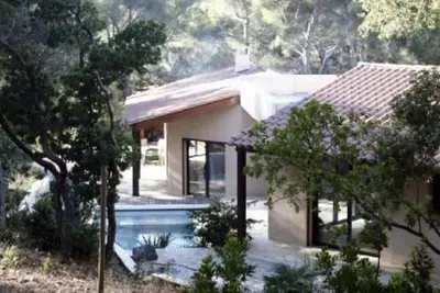 Villa  de caractére (2004) avec Jardin à proximité et Plage privée (150m)