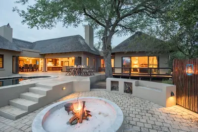 Image de Villa de brousse de luxe dans un domaine animalier exclusif près du parc Kruger (wifi gratuit)