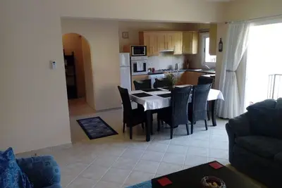 Grand appartement de luxe 2 lits peuvent dormir 6 avec 3 piscines avec la mer et Montain Veiws