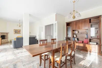Image de Grand appartement avec 4 chambres et 2 salles de bains et une grande terrasse