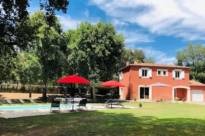 Image de Villa privée paisible : climatisation, piscine, pétanque pour 8 à 10 personnes