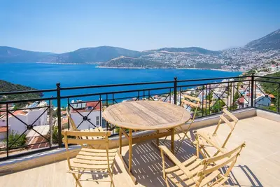 Image de Villa de 4 chambres avec piscine isolée et vue panoramique sur Kalkan et la baie de Kalkan