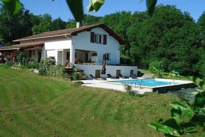 Image de Maison avec piscine chauffée 10 sur 5m