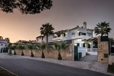 Image de Emplacement du vieux village, à pied de la marina, toute nouvelle rénovation, bain à remous, chauffage de la piscine