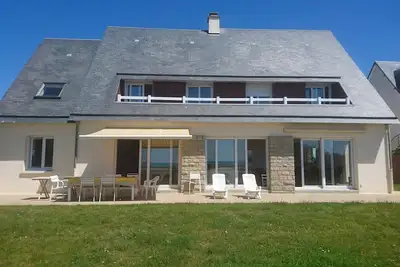 Image de Grande villa récente et élégante face à la mer à Kairon /Jullouville plage