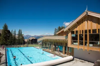Image de Très bel appartement, direct sur les pistes (piscine et tennis privé en été )