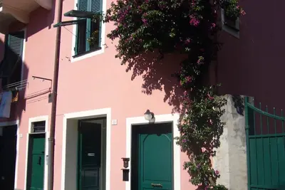 Image de Old town, detached property within walking distance of the sea and all services