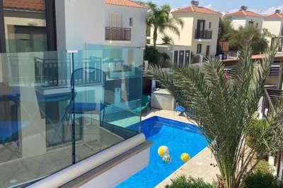 Image de Détaché Villa avec piscine privée (entièrement assuré) dans une communauté fermée