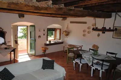 Image de Vaiano: Ancienne ferme à la campagne, dans un petit borgo, près de Florence.