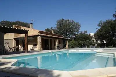 Image de Villa (6 à 8 pers. ) avec piscine privée et chauffée, jardin clos, proche d'Uzès.