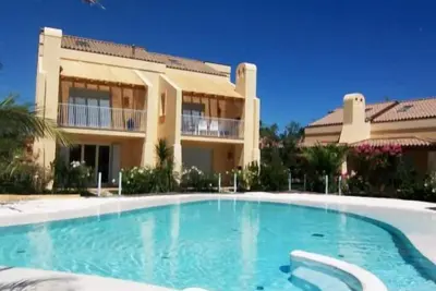 Image de Rez de chaussée appartement dans résidence avec piscine à quelques pas de la mer
