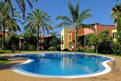 Image de Bel appartement avec vue sur la mer, entouré de jardins et de trois piscines