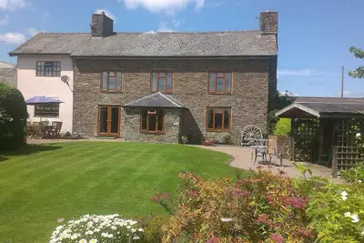 Image de Spacieuse Maison de Campagne avec une vue imprenable et d'excellentes installations