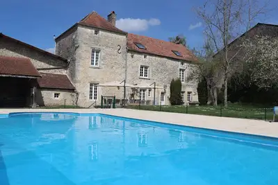 Image de Busserotte Et Montenaille: Maison de charme avec piscine et tennis