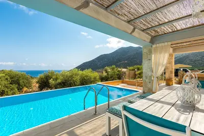 Villa Sugar! Villa haut de gamme, complexe hôtelier 5 étoiles, jacuzzi et merveilleuses vues sur la mer!
