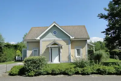 Image de Maison de vacances indépendante de luxe pour 10 personnes avec grand jardin privé près de la mer
