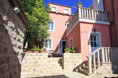Villa avec sa position privilégiée dans le centre historique de Cavtat.