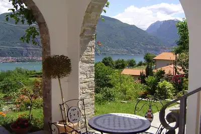 Image de Appartement avec vue sur le jardin et le lac