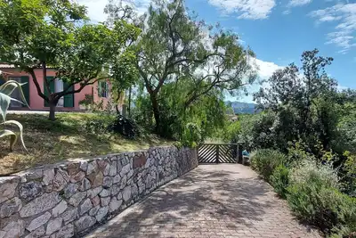 Image de Daisy House - Villa entourée de verdure -
