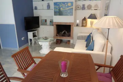 Housing near the center, \/ air conditioning