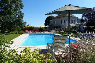 Image de Piscine Privée et Chauffée, Spa, Sauna, Four à pizza - Maison pour 8 personnes