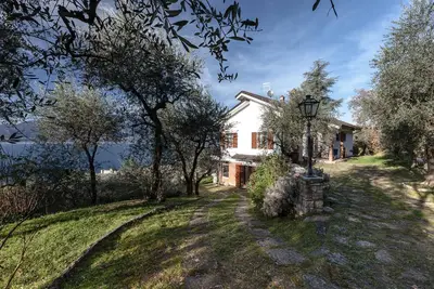 Image de Villa \"I Gelsomini\" Lac De Garde, vue spectaculaire, avec jardin - 11 personnes