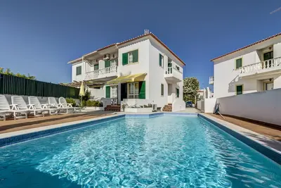 Image de Bougainvilleas Villa avec piscine privée 1km de Altura Beach
