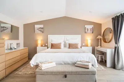 Image de Petite Maison Avec Jardin A 2 Min A Pied De La Plage Du Pont