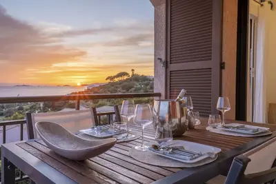 Image de Porticcio: plage à pied, bel appart avec terrasse, vue mer, piscine et tennis