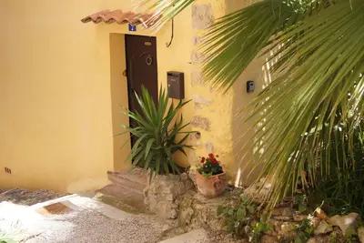 Image de Superbe Maison Provençale Village avec Sud face à terrasse sur le toit avec vue imprenable
