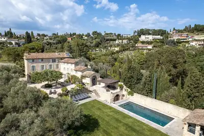 Image de Grande bastide rénovée dans le sud de la France, près de Valbonne