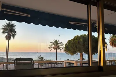 Image de Beachfront Apartment, 180° Seaviews, huge pool- 5 km to Nice