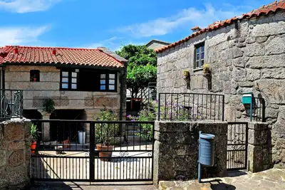 Image de Maison Rustique pierre dans le centre de Soajo, T1 + 1, avec terrasse et jardin avec jardin
