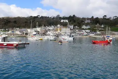 Image de 1 Channel View - Appartement récemment rénové avec vue sur le célèbre port de Lyme Cobb