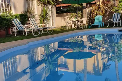 Image de Appartement de 3 chambres avec piscine, Ă pied de la plage!