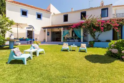 Image de Grande Maison d'architecte avec jardin & vue mer à 3minutes à pied de la plage