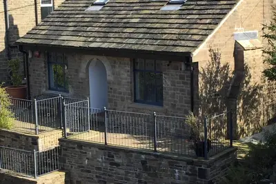 Image de Eastholme Cottage, Holmfirth. Courte promenade au centre du village dans un cadre charmant