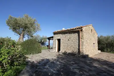 Image de Charmante maison blanche avec vue mer et piscine