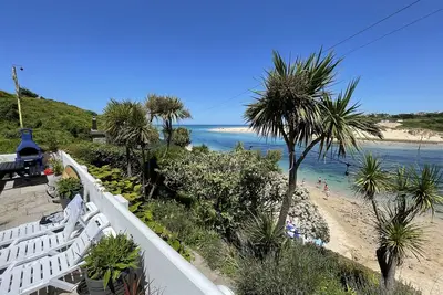 Image de Beachpad's Beach Bungalow on *Best Beach 2024 The Times + hot tub parking wifi