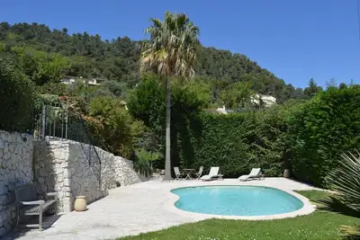 Image de Maison en Provence \/ Côte d’Azur avec piscine et vue fantastique sur la mer