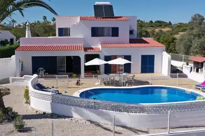 Image de Casa do Farol, jusqu'à 10 personnes, piscine w / escrime, barbecue et parking