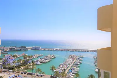 Image de Appartement moderne avec clima et vue sur la mer, Marina Estepona, à proximité des restaurants