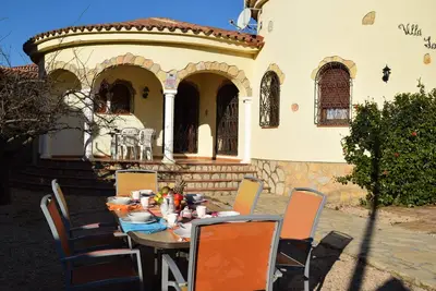 Image de Belle Villa Avec Piscine, Jardin Et Garage PRIVÉ.