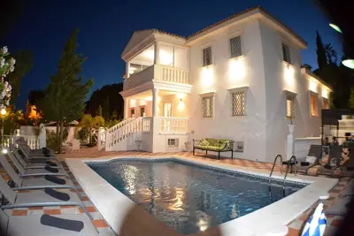Image de Villa élégante méditerranéenne avec 9 chambres près de Nikky Beach et Banus
