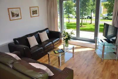 Image de Appartement moderne de 2 chambres avec parking souterrain Gratuit et Wi-Fi