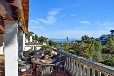 Image de Piscine privée, vue sur la mer, à seulement 700 m. de la plage.