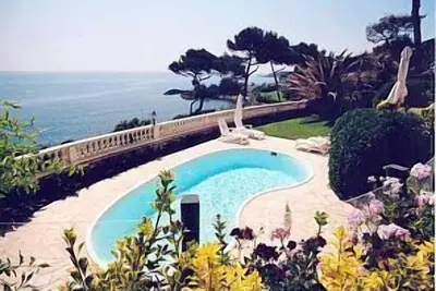 Image de Luxueux duplex de 2 chambres avec vue panoramique sur la mer.