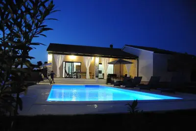 Image de Belle Villa Toni avec piscine privée pour un séjour parfait, une connexion Wi-Fi