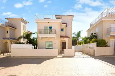 Fantastique villa avec 3 chambres, toutes avec salle de bains, terrasse sur le toit et piscine privée